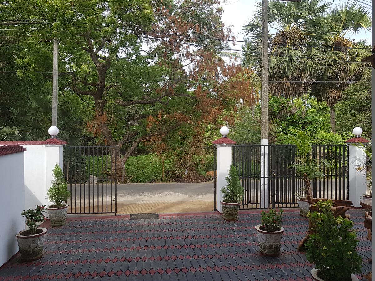 Hilton Cottage Trincomalee Exterior photo