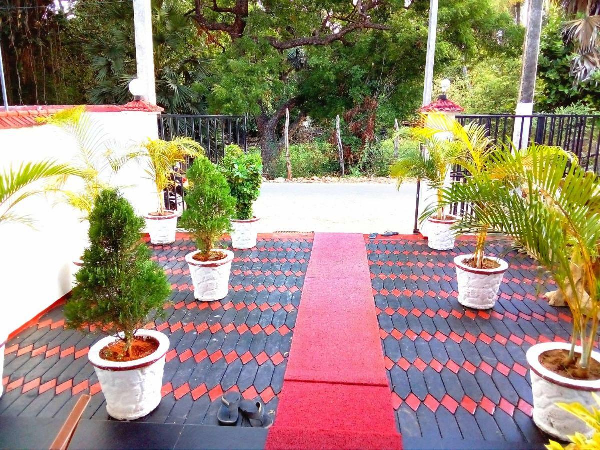 Hilton Cottage Trincomalee Exterior photo